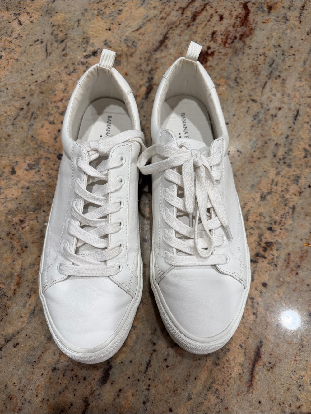 Banana Republic Minimalist White Vegan Leather Low-Top Sneakers Size 9